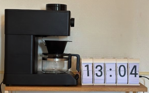 AfterAI Flaps Clock Photo